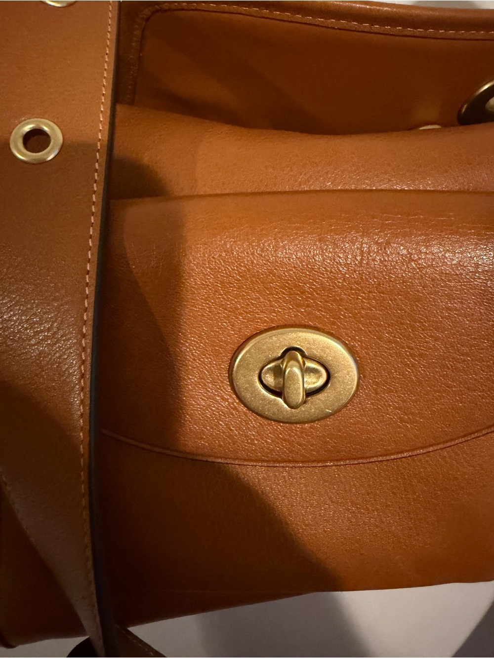 Coach brand new haversack size large Tan Leather Shoulder Bag with Front Pockets - Picture 8 of 12